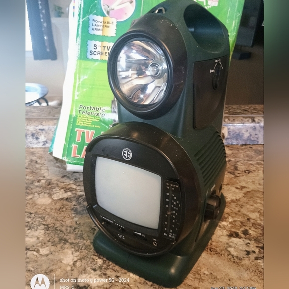 TV radio lantern rotatable lantern arms 5-in screen portable television.New - Picture 5 of 6
